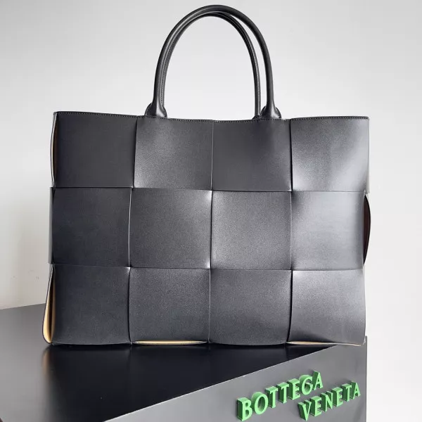 BOTTEGA VENETA ARCO LARGE TOTE 0114