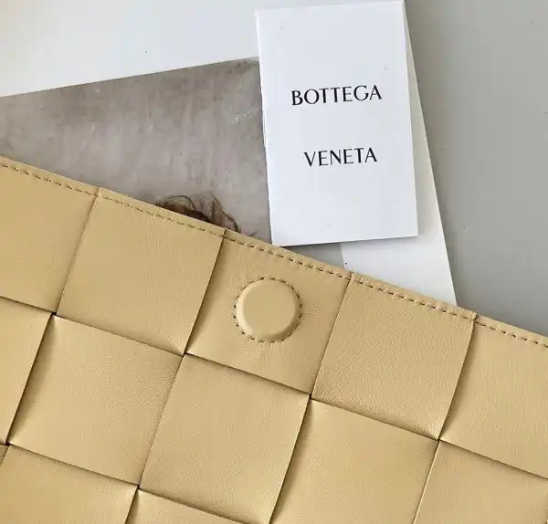 Affordable BOTTEGA VENETA CASSETTE 0124