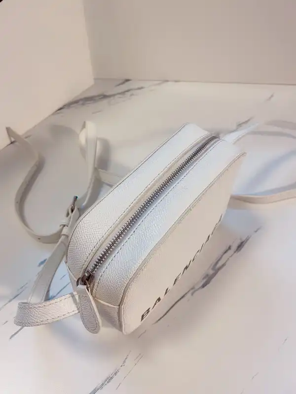 Cheap BALENCIAGA EVERYDAY CAMERA BAG XS 0201