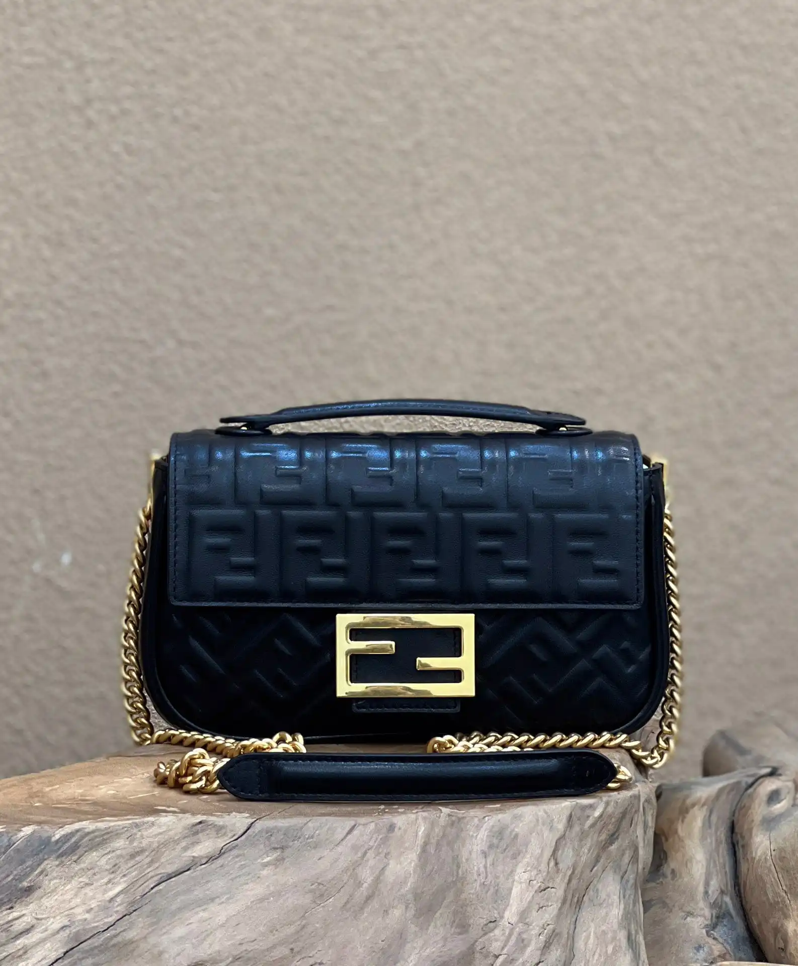 Affordable FENDI BAGUETTE CHAIN MIDI 397B98-24*14*7CM 0205